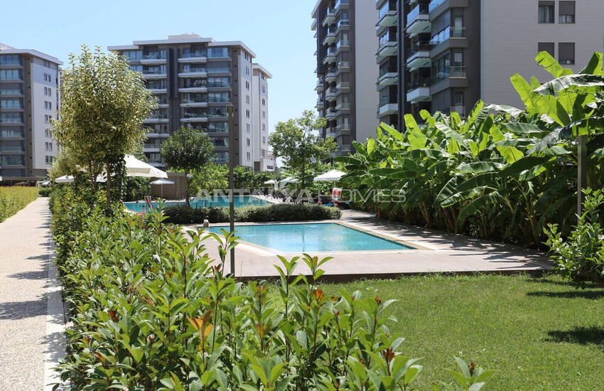 Antalya Konyaaltı'nda Seçkin Sitede Eşyalı 2+1 Daire  2