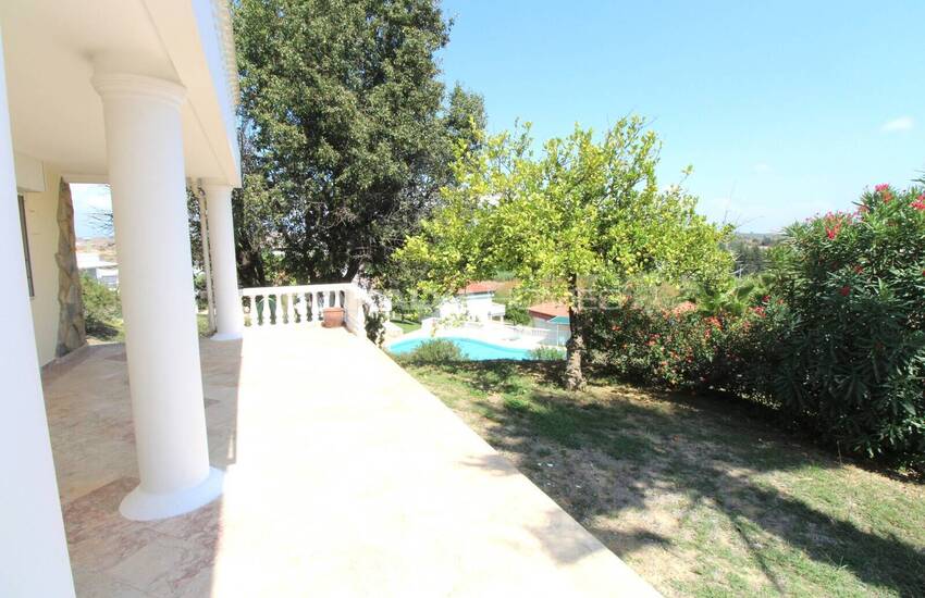 Antalya'da Havuzlu Site İçinde Taşınmaya Hazır Eşyalı Villa 11