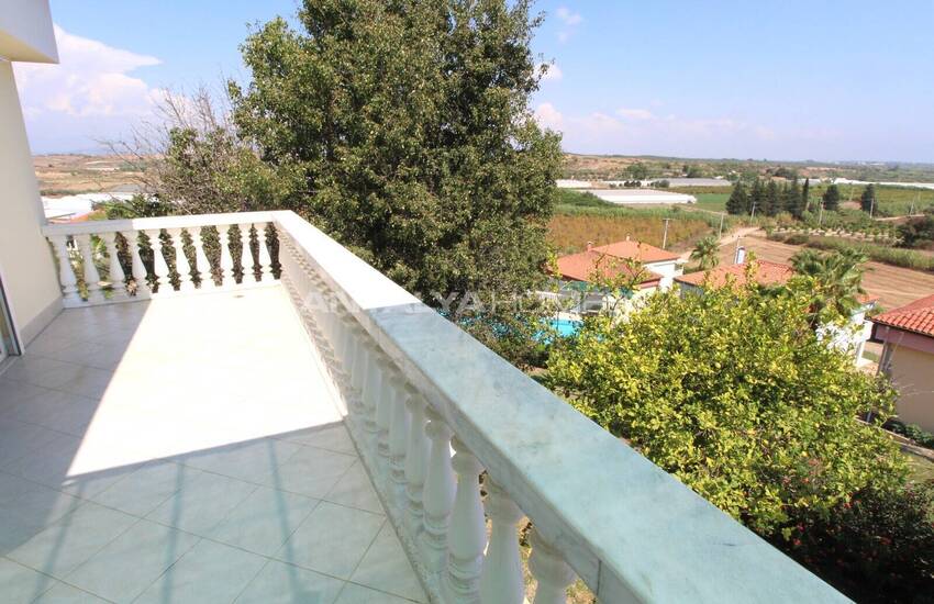 Antalya'da Havuzlu Site İçinde Taşınmaya Hazır Eşyalı Villa 12
