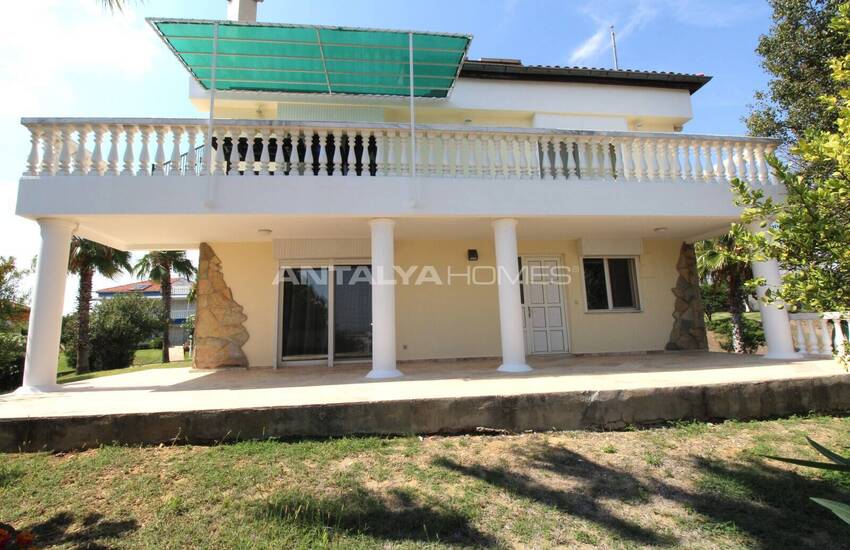 Antalya'da Havuzlu Site İçinde Taşınmaya Hazır Eşyalı Villa 10