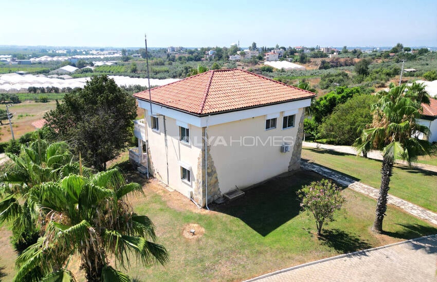 Antalya'da Havuzlu Site İçinde Taşınmaya Hazır Eşyalı Villa 6