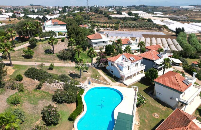 Antalya'da Havuzlu Site İçinde Taşınmaya Hazır Eşyalı Villa 7