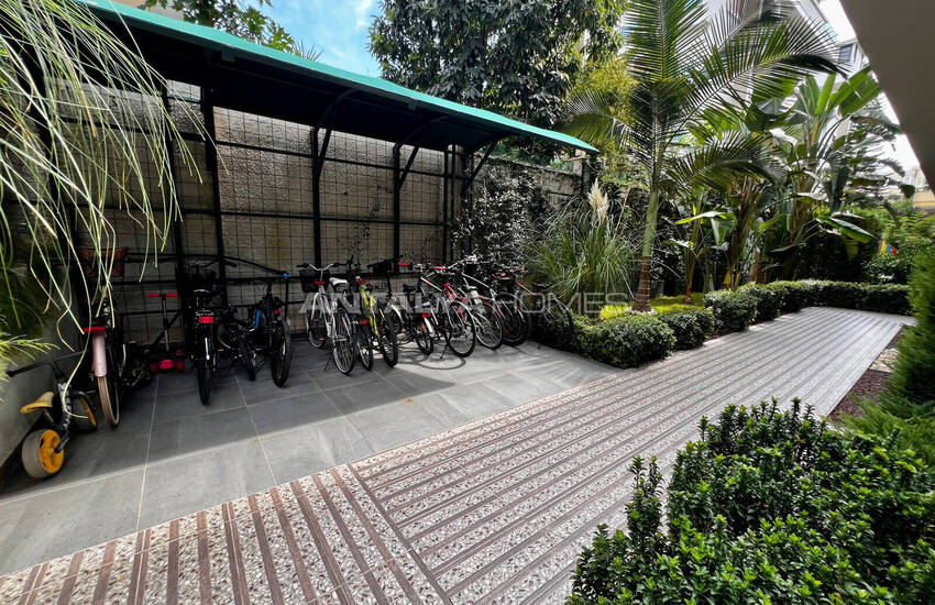 Beach-side Flat in a Complex with Pool in Alanya Center 5