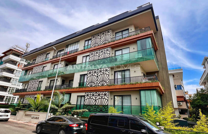 Beach-side Flat in a Complex with Pool in Alanya Center 2