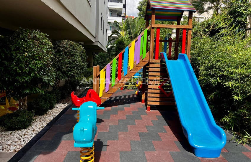 Beach-side Flat in a Complex with Pool in Alanya Center 6