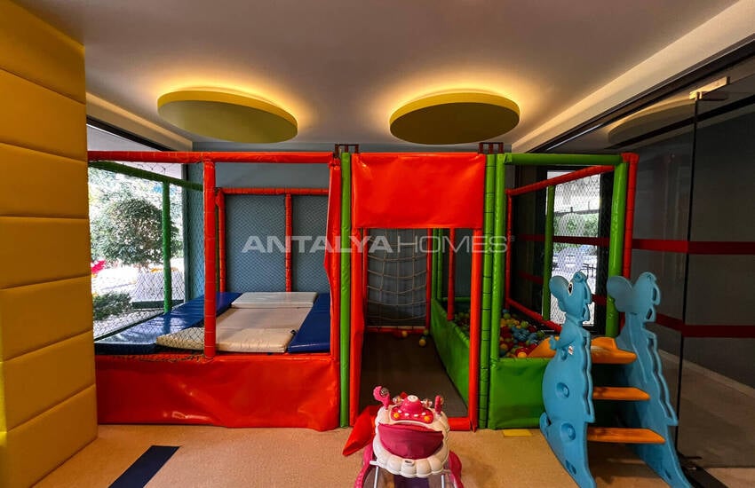 Beach-side Flat in a Complex with Pool in Alanya Center 9