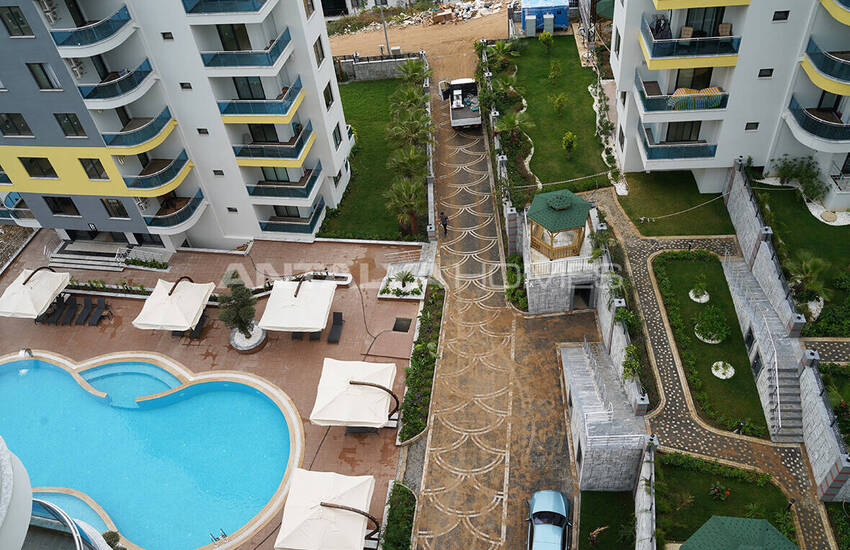 Antalya Alanya'da Deniz Manzaralı Site İçinde Daireler 3