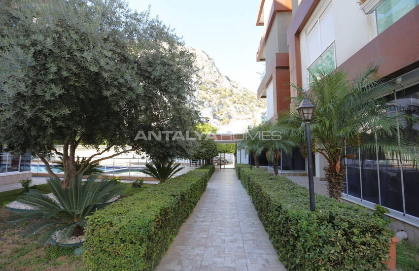 Real Estate with Mountain-view in a Complex in Konyaalti 5
