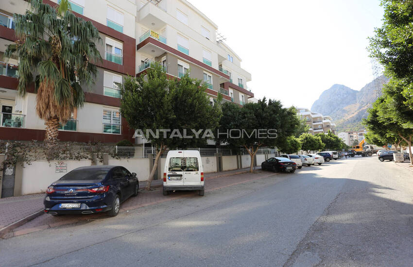 Real Estate with Mountain-view in a Complex in Konyaalti 2