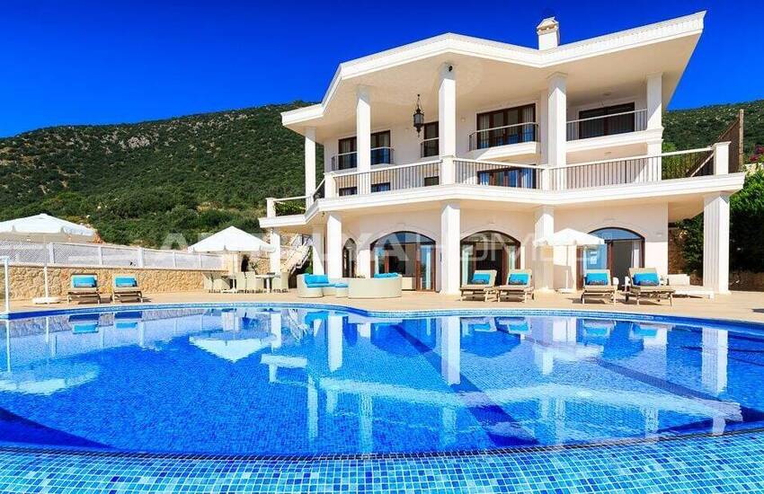 Detached Beachfront House with Private Pool in Kaş Kalkan