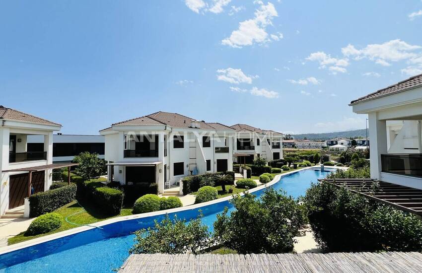 Maison Près De La Mer Dans Un Complexe À Çamyuva 1