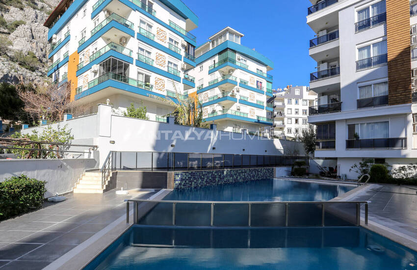 Appartement In Een Complex Met Zwembad In Konyaalti Antalya