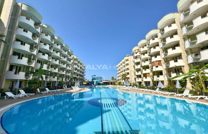 Property with Pool Views in a Seafront Development in Alanya Mahmutlar