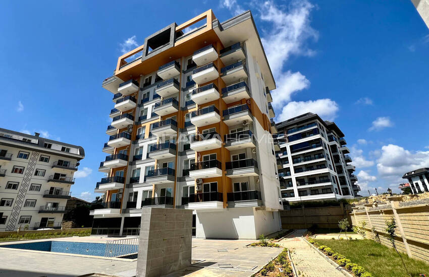 Ready to Move Flat for Sale in a Complex with a Pool in Alanya 1