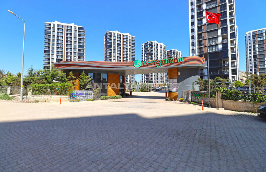 2-bedroom Flat in a Complex in Döşemealtı, Antalya