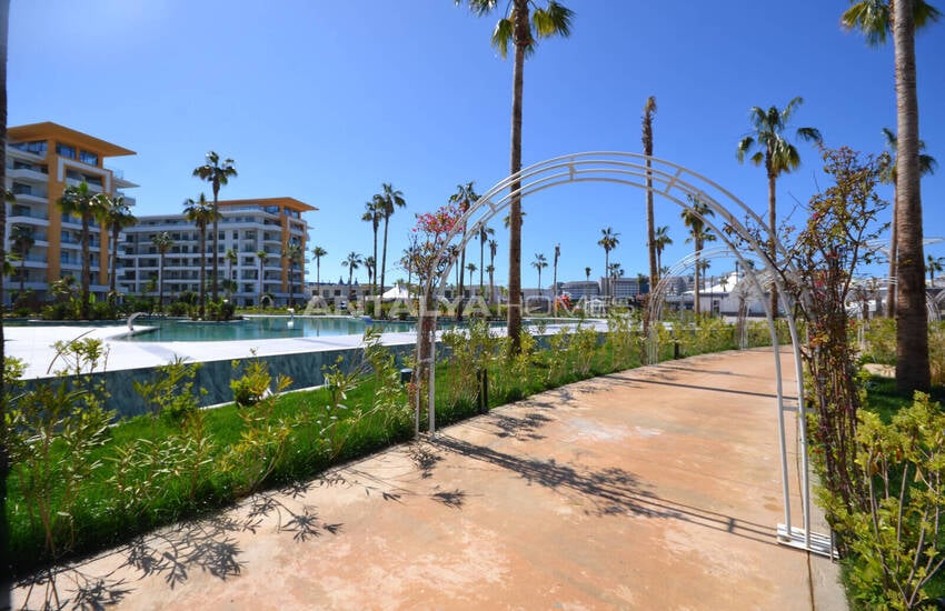 Квартира в комплексе Azura World Residence рядом с морем в Тюрклере 13