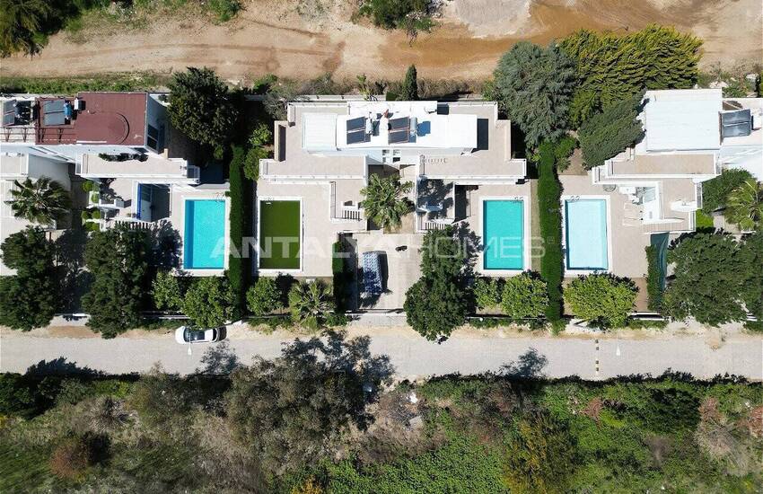 Antalya Kadriye'de Havuzlu Mobilyalı Yarı Müstakil Ev 2