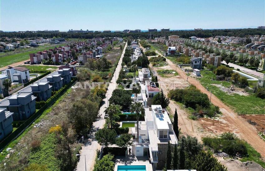 Antalya Kadriye'de Havuzlu Mobilyalı Yarı Müstakil Ev 3