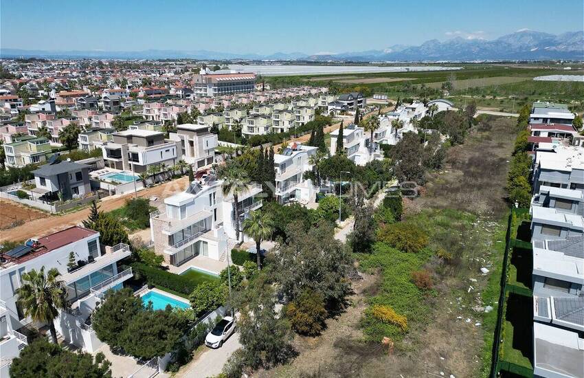 Antalya Kadriye'de Havuzlu Mobilyalı Yarı Müstakil Ev 4