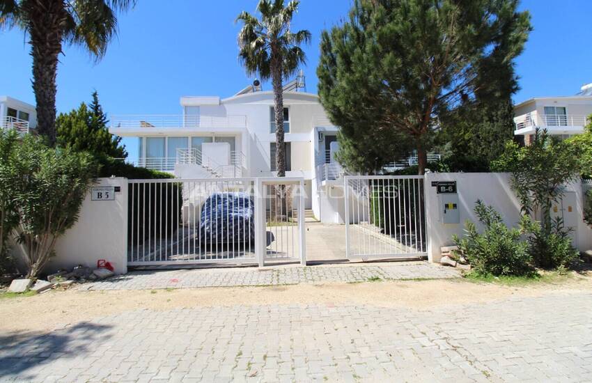 Antalya Kadriye'de Havuzlu Mobilyalı Yarı Müstakil Ev 6