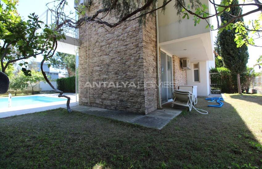 Antalya Kadriye'de Havuzlu Mobilyalı Yarı Müstakil Ev 11