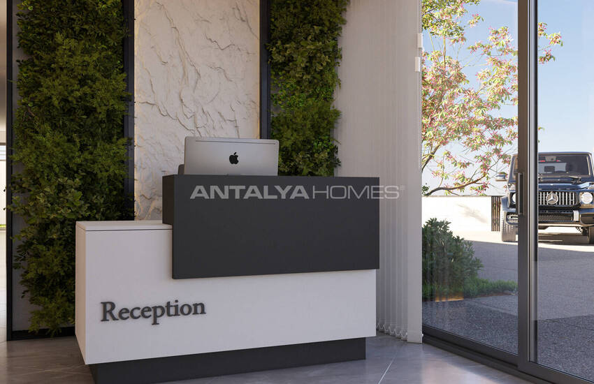 Real Estate with Sea & City Views in Central Alanya 3