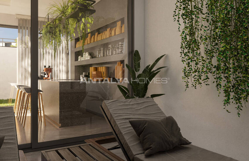 Real Estate with Sea & City Views in Central Alanya 9