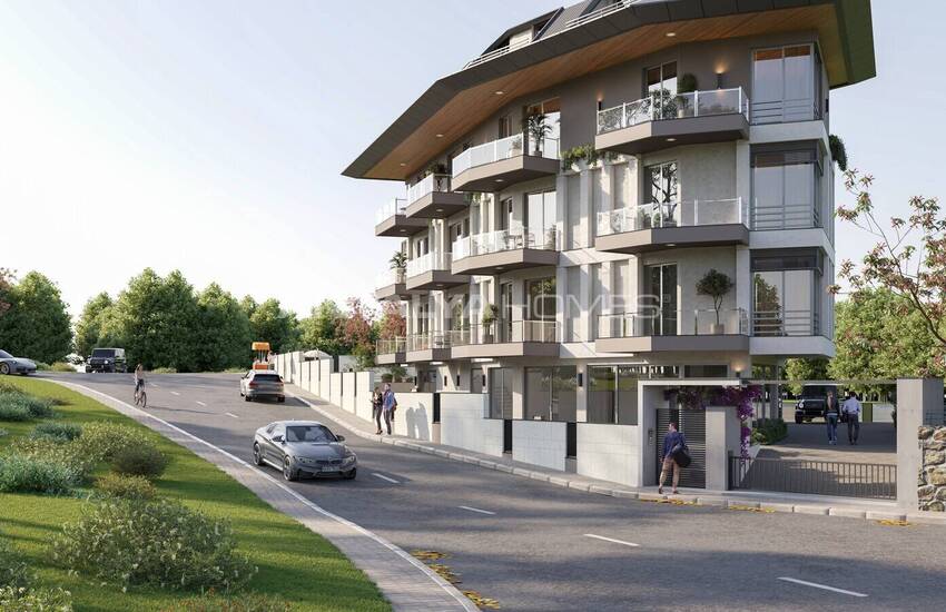 Real Estate with Sea & City Views in Central Alanya