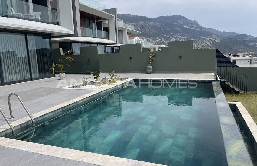 خانه های 4 خوابه تریپلکس با منظره استخر و دریا در کالکان 12