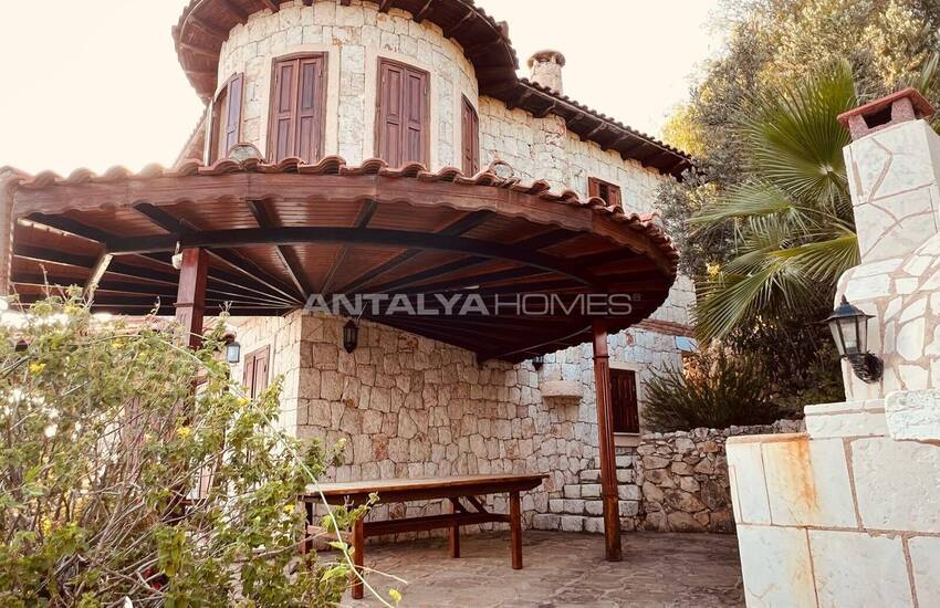 فيلا حجرية مطلة على البحر في كاس 1