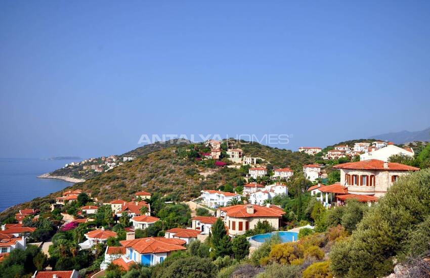 فيلا حجرية مطلة على البحر في كاس 3