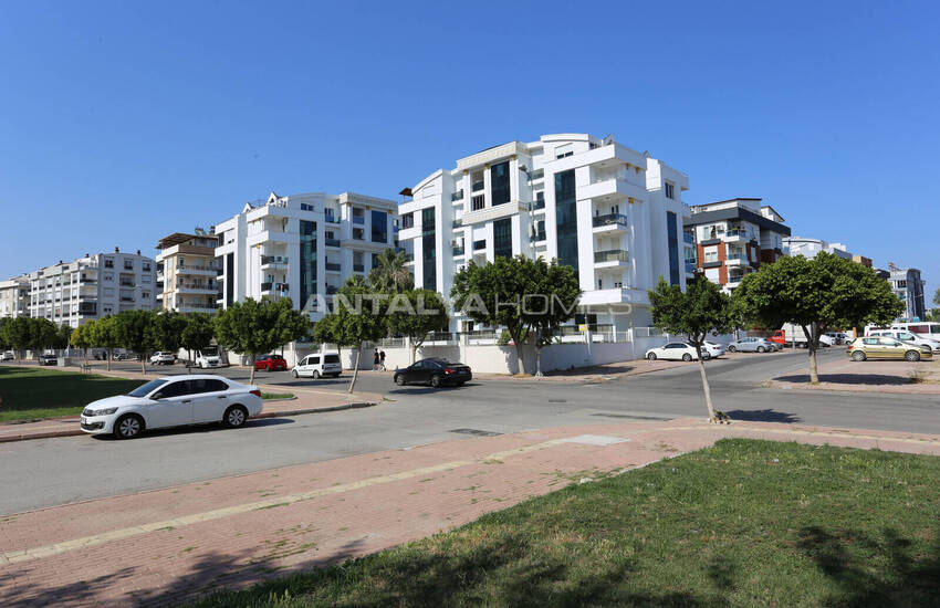 Konyaaltı Hurma'da Açık Otoparklı Site İçinde Satılık Daire 1