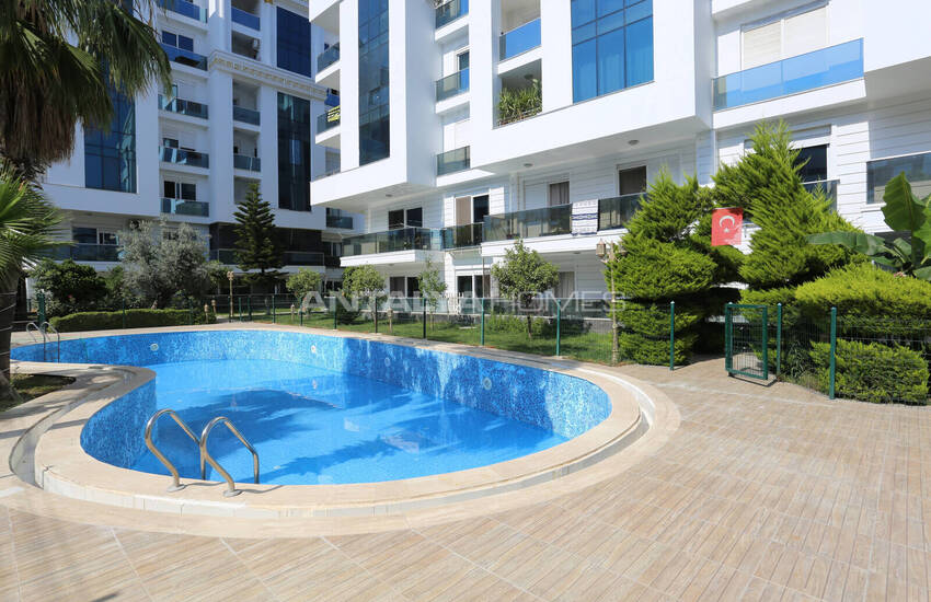 Flat for Sale in Konyaaltı Hurma Complex with Outdoor Parking