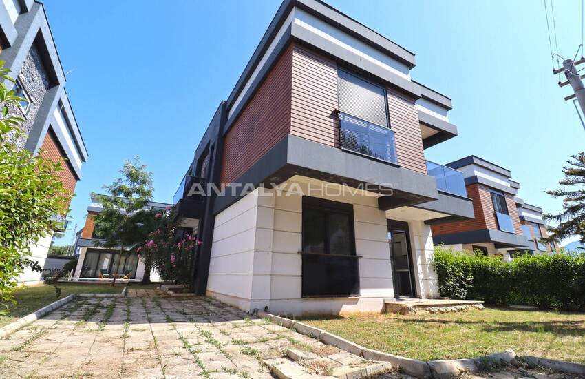 Antalya Döşemealtı'nda Havuzlu Site İçinde 4+1 Villa 1