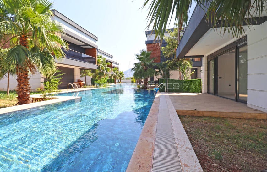 Antalya Döşemealtı'nda Havuzlu Site İçinde 4+1 Villa 2