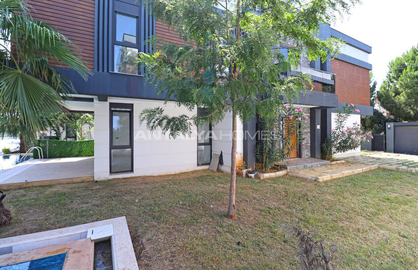 Antalya Döşemealtı'nda Havuzlu Site İçinde 4+1 Villa 4