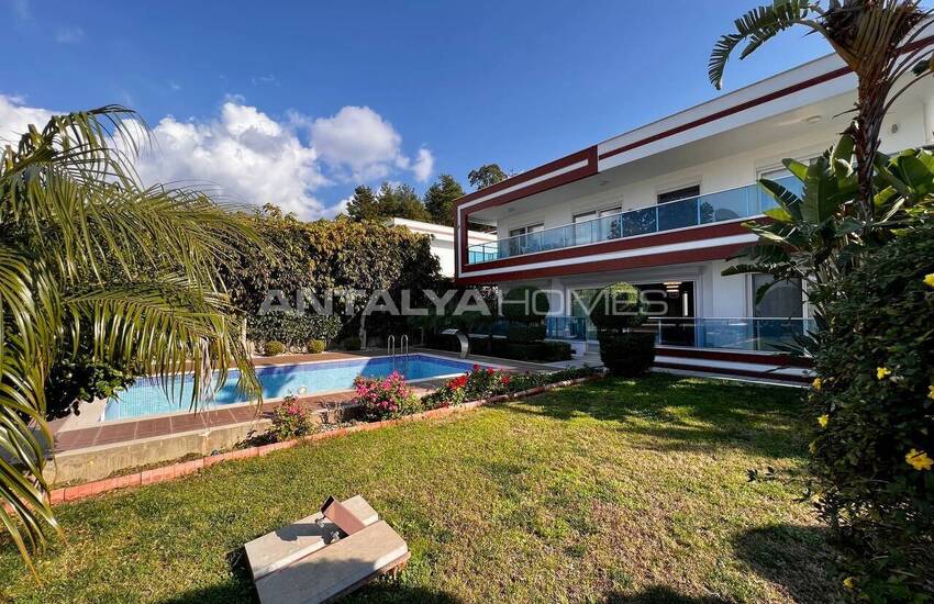 خانه شیک با منظره دریا و شهر در آلانیا 6