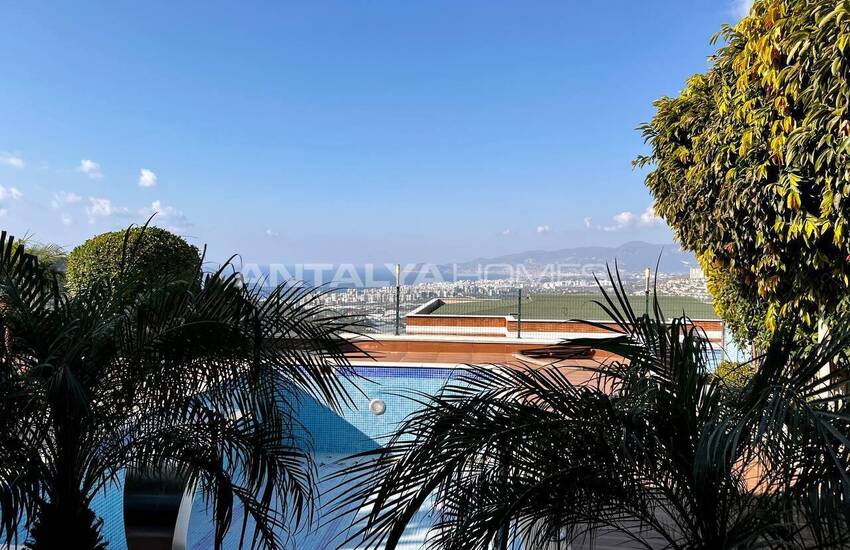 خانه شیک با منظره دریا و شهر در آلانیا 7