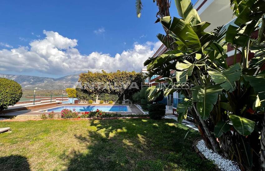 خانه شیک با منظره دریا و شهر در آلانیا 9