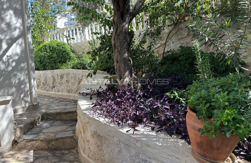 Вилла с видом на море в Калкане с бассейном и частным садом 10