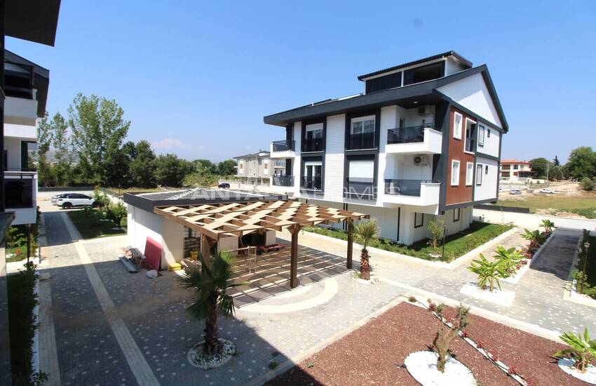 Manavgat'ta Havuzlu ve Otoparklı Daire 8