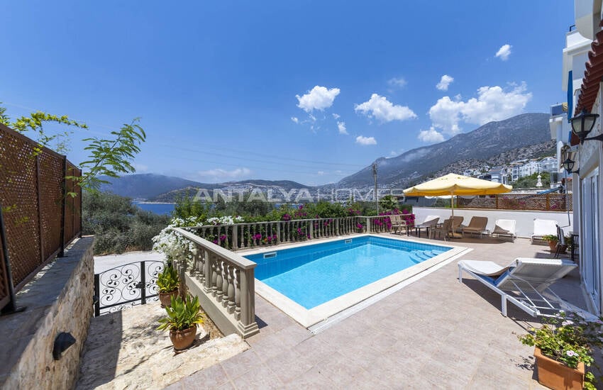 Kaş Kalkan'da Deniz Manzaralı Havuzlu 4+1 Villa 2