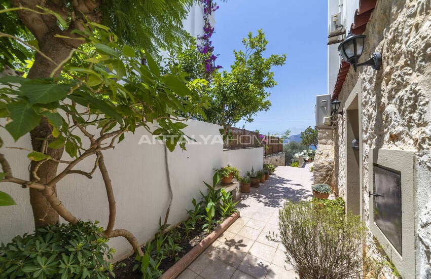 Kaş Kalkan'da Deniz Manzaralı Havuzlu 4+1 Villa 12