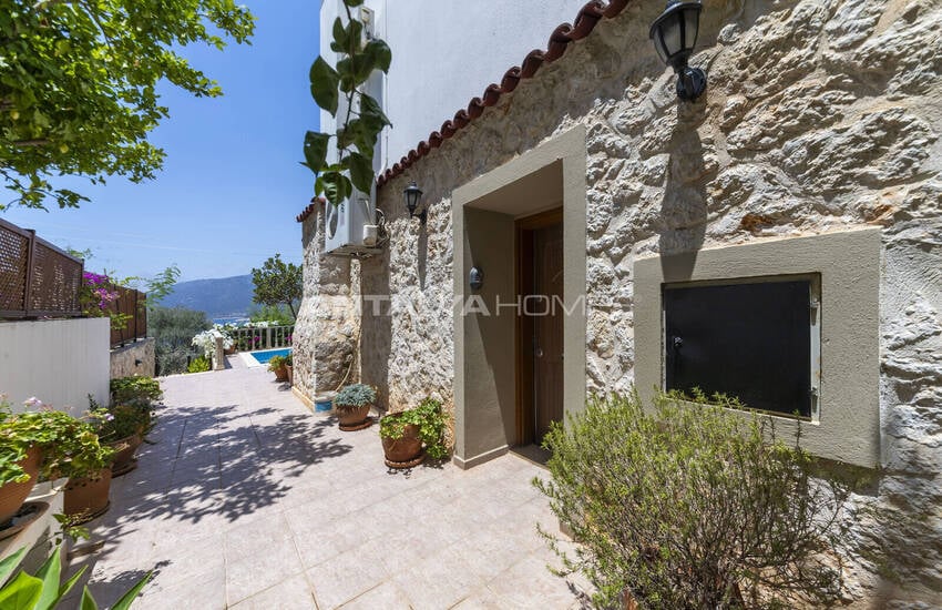 Kaş Kalkan'da Deniz Manzaralı Havuzlu 4+1 Villa 10