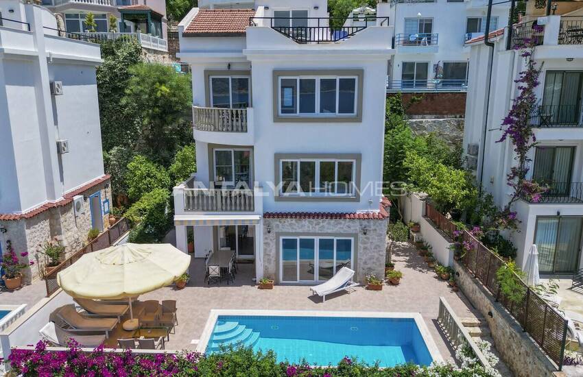 Kaş Kalkan'da Deniz Manzaralı Havuzlu 4+1 Villa 1