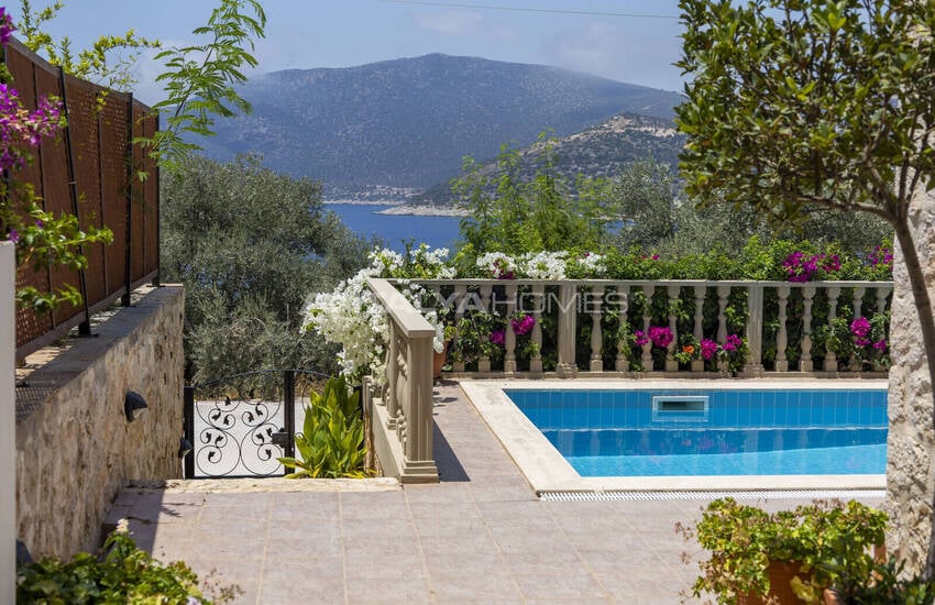 Kaş Kalkan'da Deniz Manzaralı Havuzlu 4+1 Villa 9