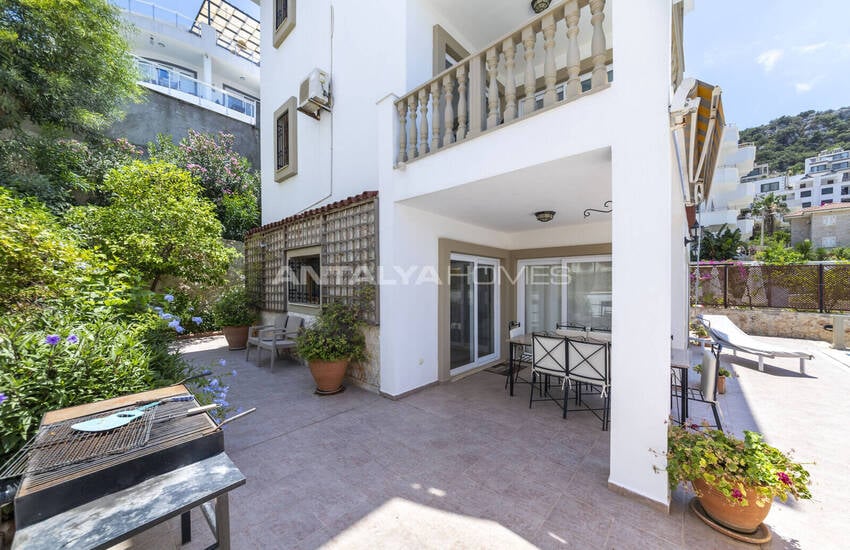 Kaş Kalkan'da Deniz Manzaralı Havuzlu 4+1 Villa 8