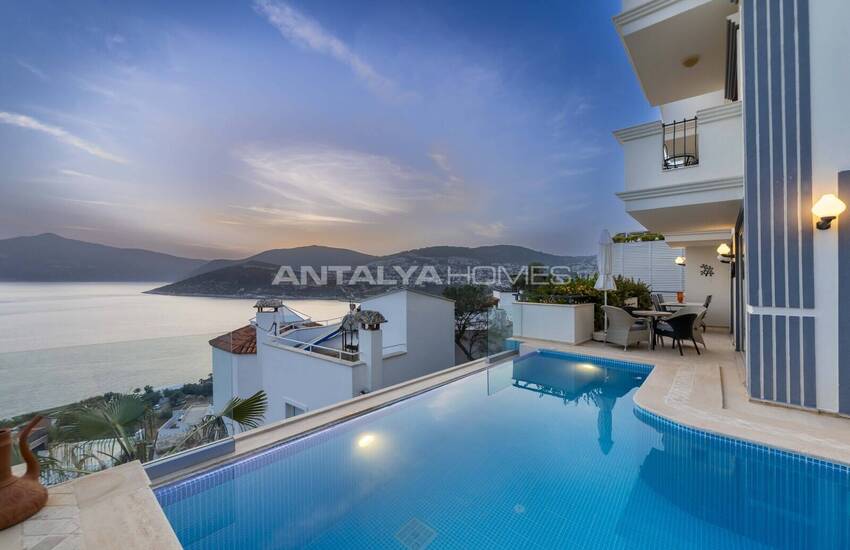 House with Pool Close to Beach in Kalkan 1