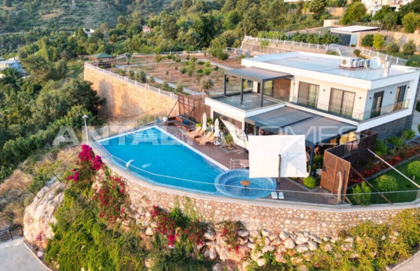 Unikt Designhus Med Jordbruksmark I Alanya Kestel
