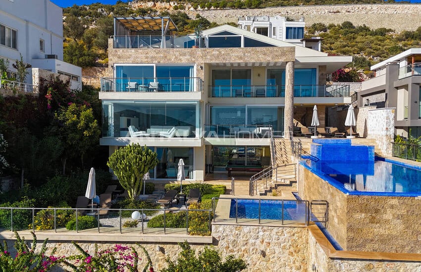 Kaş Kalkan'da Özel Havuzlu Deniz Manzaralı Villa 1